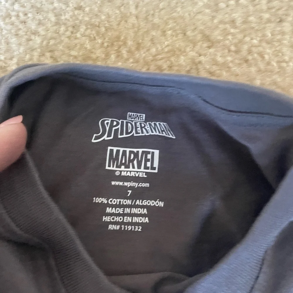 NWT Bundle of 5 kid size 6-7 tops. Marvel, old navy‎ etc